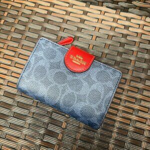 coach Medium Corner Zip Wallet In Signature Canvas cw786